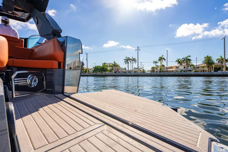 Knee Deep Yacht Photos Pics 