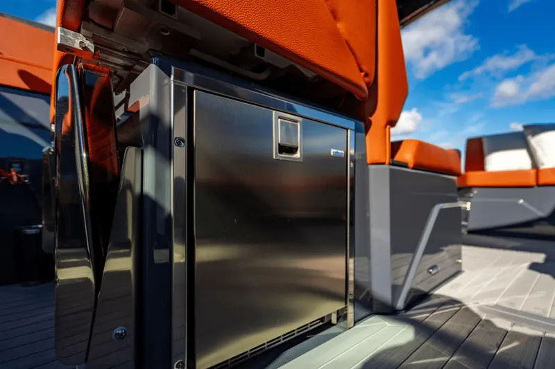 Knee Deep Yacht Photos Pics 