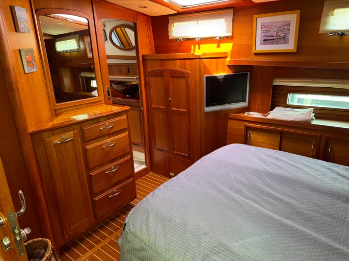 Its A Blast Yacht Photos Pics Luxurious 2010 Sabre 52 Salon Express cabin with wood interior and cozy bedding.