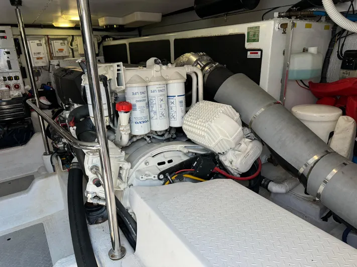 Its A Blast Yacht Photos Pics Engine room of 2010 Sabre 52 Salon Express yacht, showcasing mechanical components and systems.