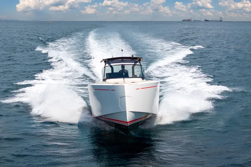 Vector 9 Yacht Photos Pics 2021 Pardo Yachts 38 cruising on open water, leaving a wake behind.