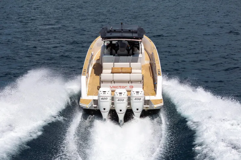 Vector 9 Yacht Photos Pics Pardo Yachts 38, 2021 model, cruising on open water with triple 400 engines.