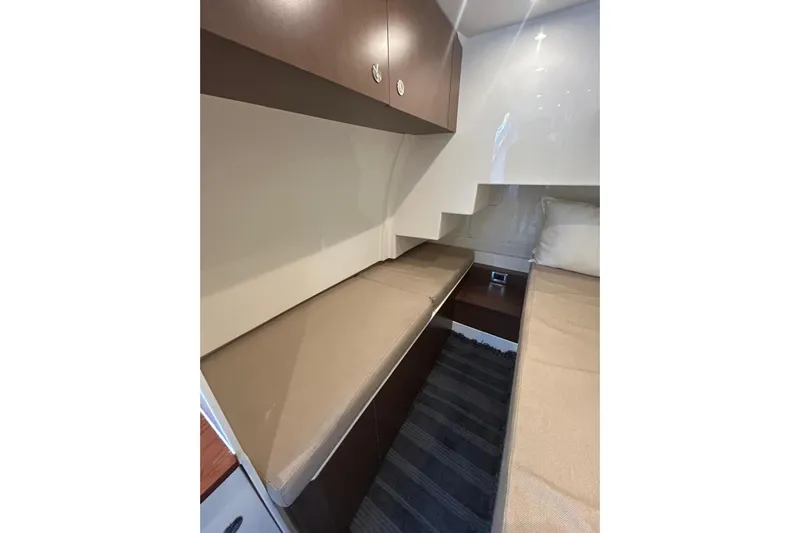 Special K Yacht Photos Pics 2016 Sea Ray L650 cabin interior with twin beds and modern design.