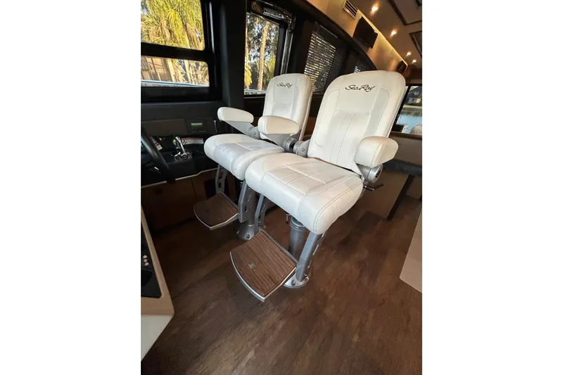 Special K Yacht Photos Pics Luxurious white captain chairs in 2016 Sea Ray L650 yacht interior.