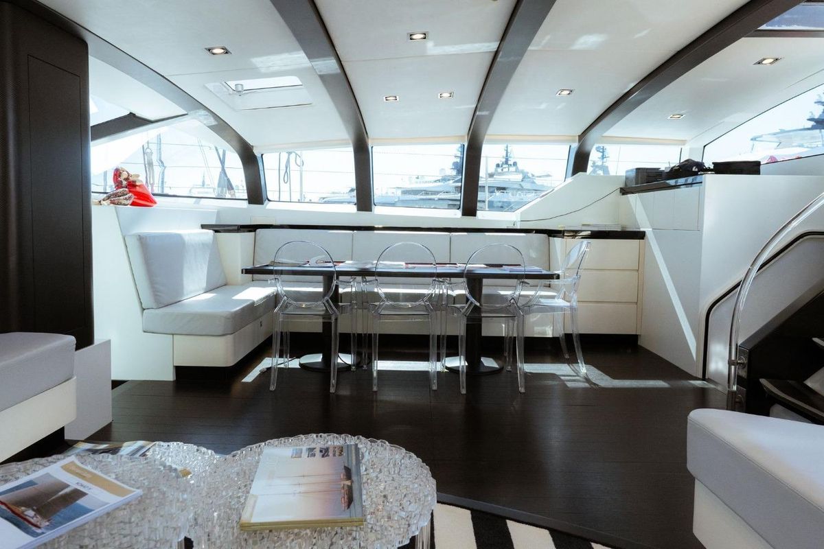2013 Maxi Dolphin 109 