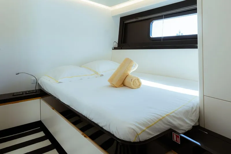 Nomad IV Yacht Photos Pics Guest cabin