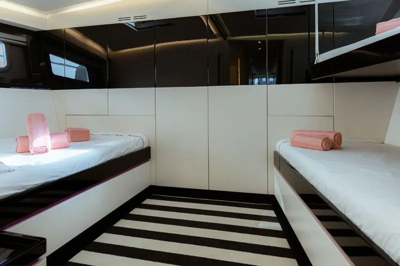 Nomad IV Yacht Photos Pics Guest cabin – twin beds
