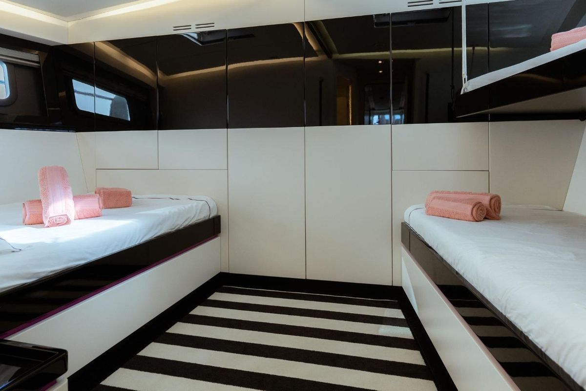 2013 Maxi Dolphin 109 