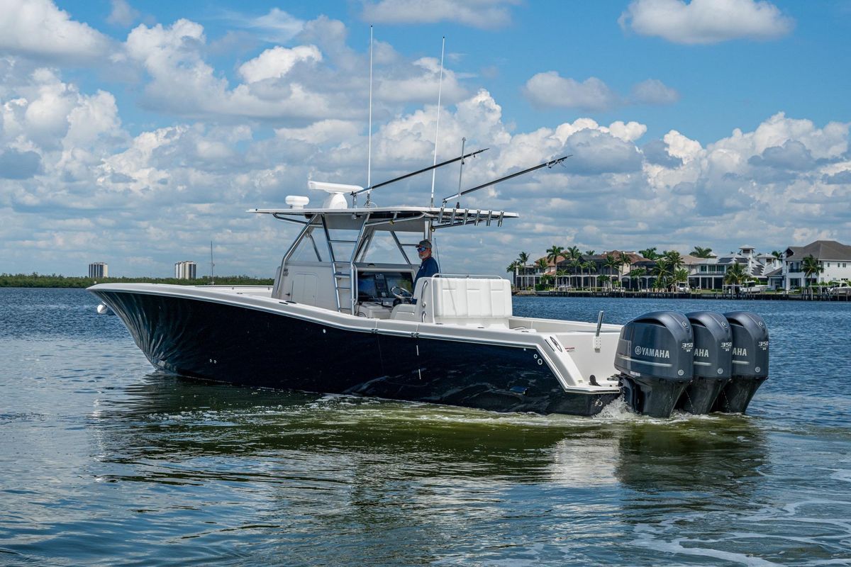 2015 Invincible 42 