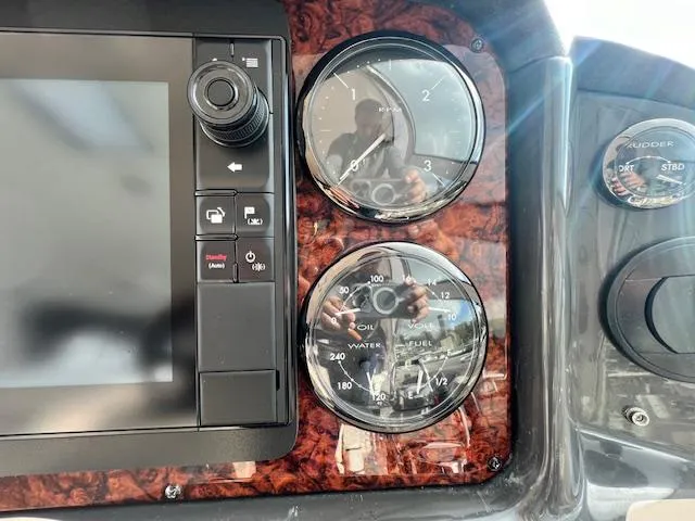  Yacht Photos Pics Dashboard of a 2005 Sea Ray 500 Sundancer with gauges and controls.