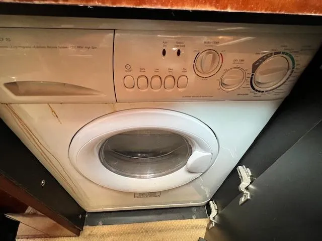  Yacht Photos Pics Washing machine inside 2005 Sea Ray 500 Sundancer yacht, compact and efficient design.