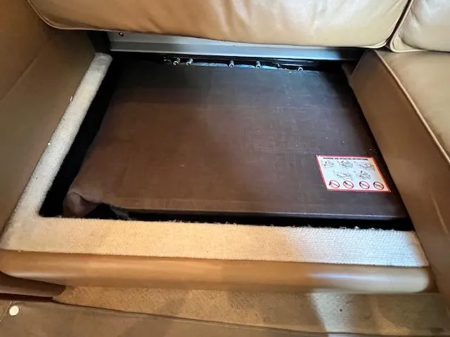  Yacht Photos Pics 2005 Sea Ray 500 Sundancer interior storage compartment under seat.