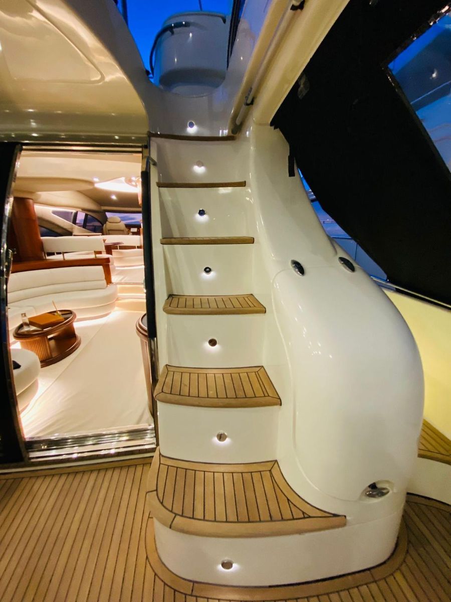 2006 Azimut 68 
