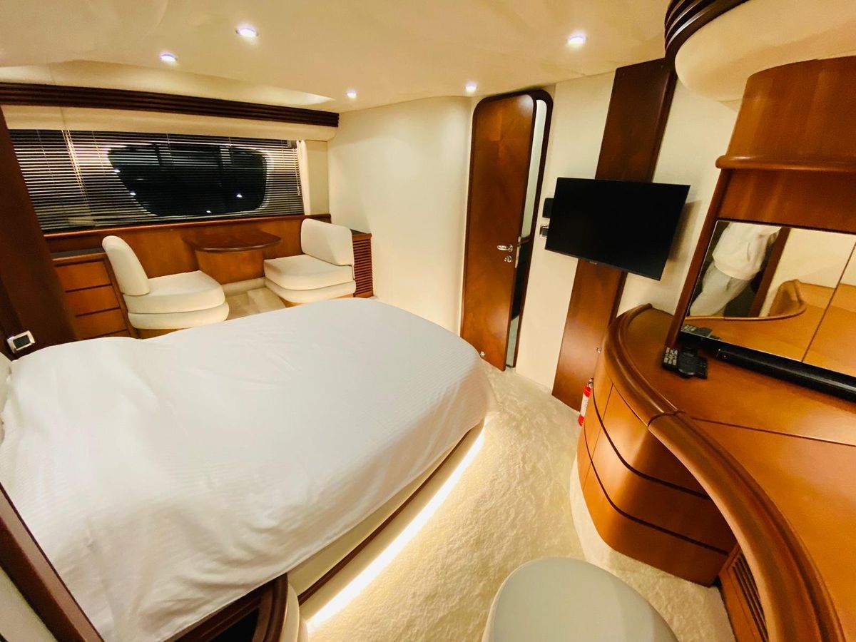 2006 Azimut 68 