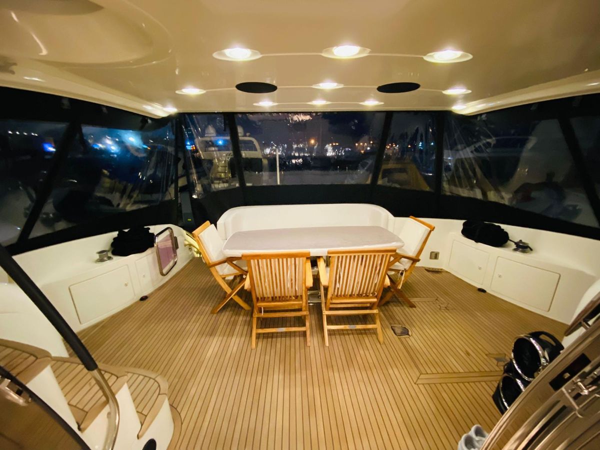 2006 Azimut 68 
