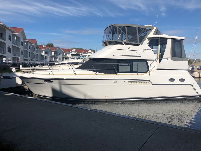 2001 Carver 356 Motor Yacht - Weber Yachts