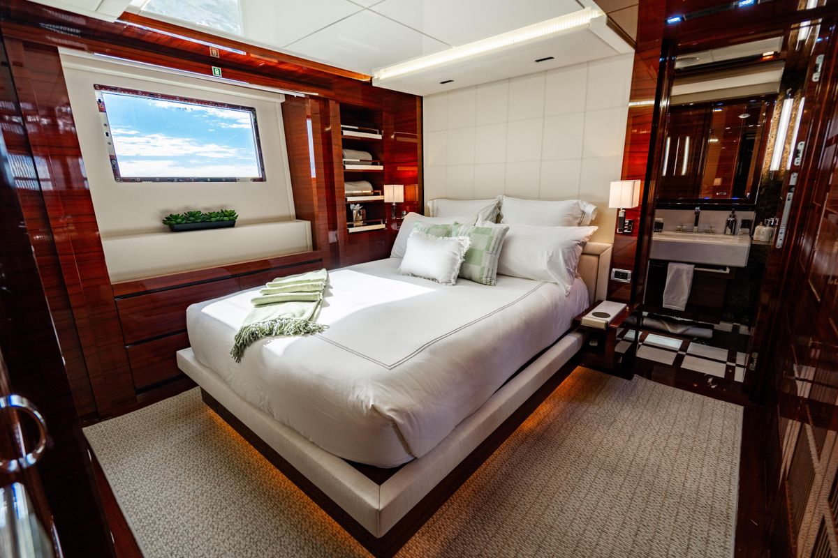 2011 Benetti 121 
