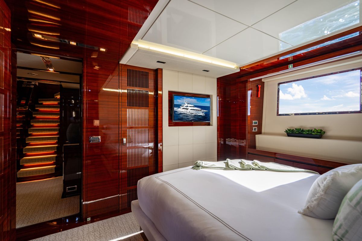 2011 Benetti 121 