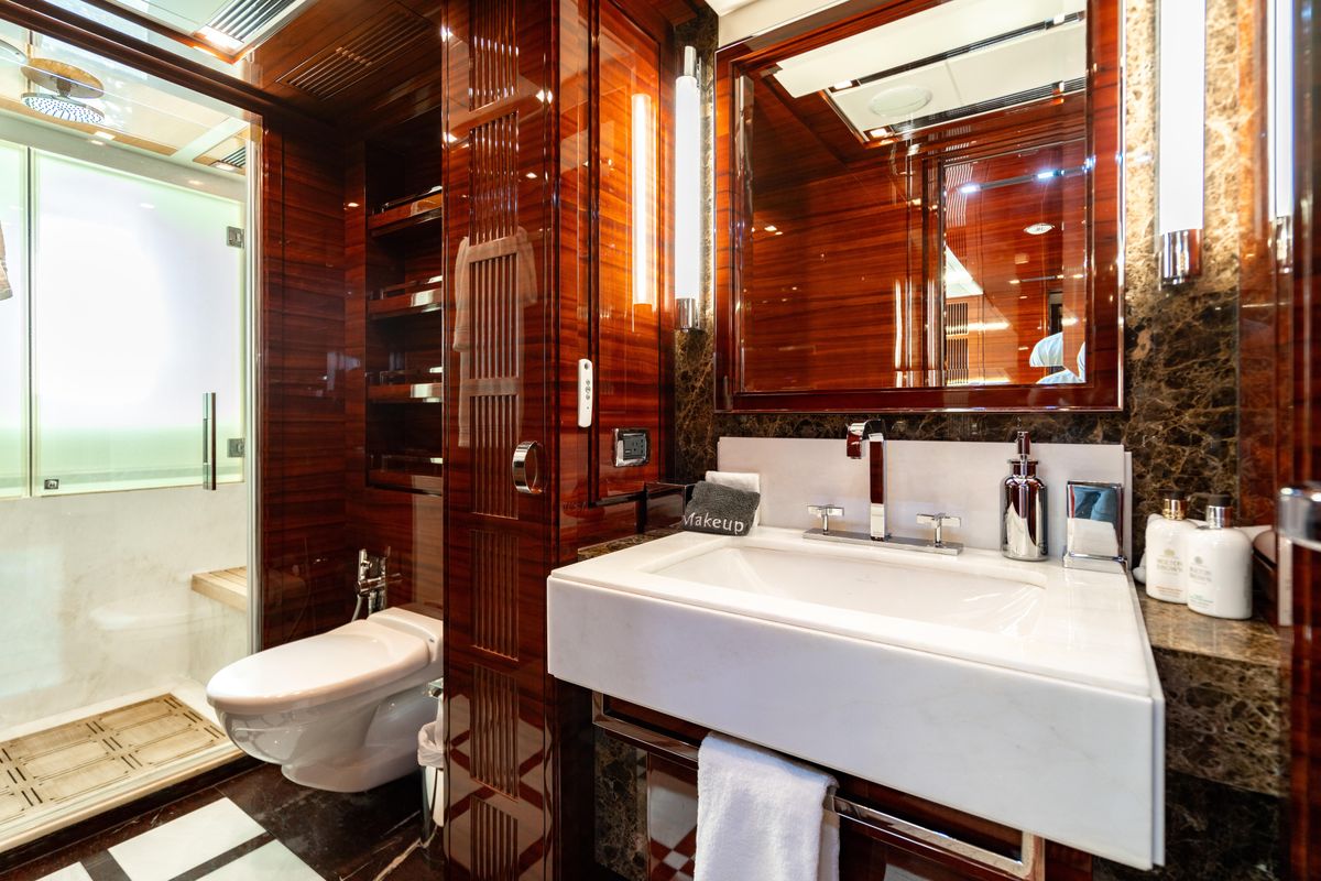 2011 Benetti 121 