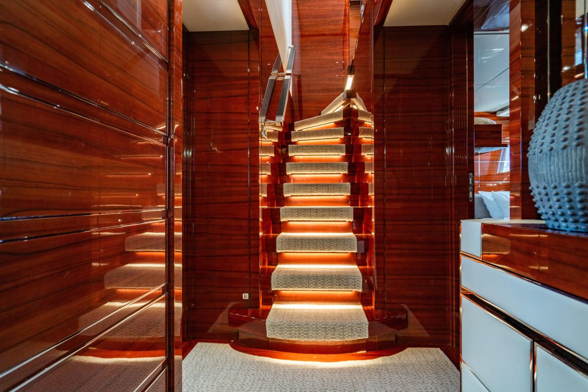 2011 Benetti 121 