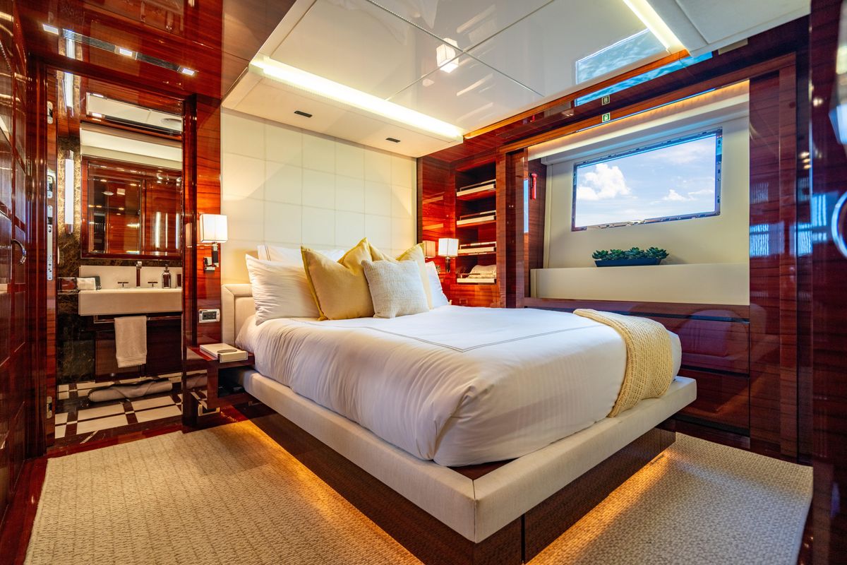 2011 Benetti 121 