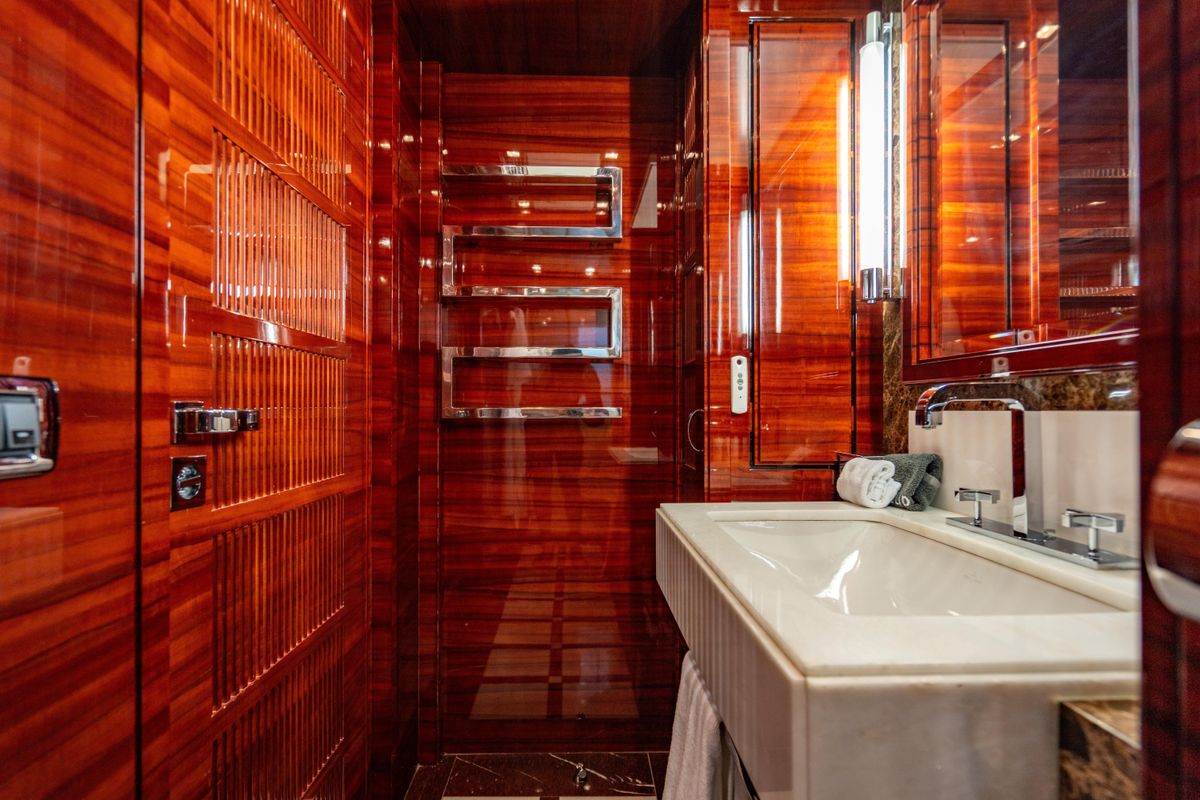 2011 Benetti 121 