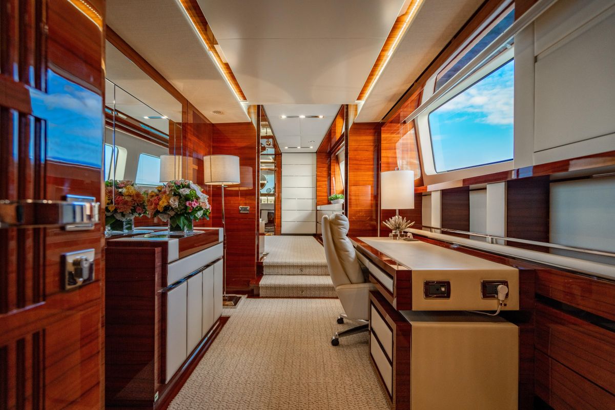 2011 Benetti 121 
