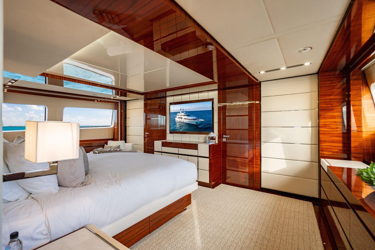 2011 Benetti 121 