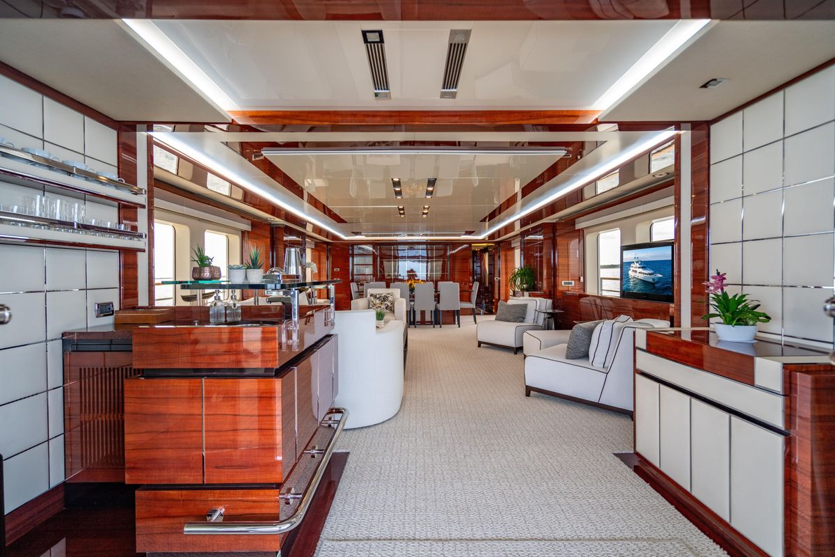 2011 Benetti 121 