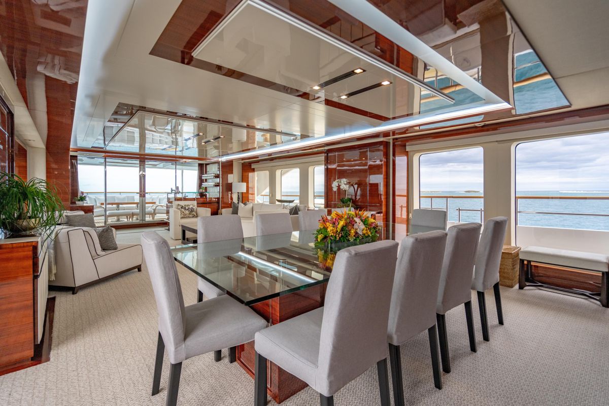 2011 Benetti 121 