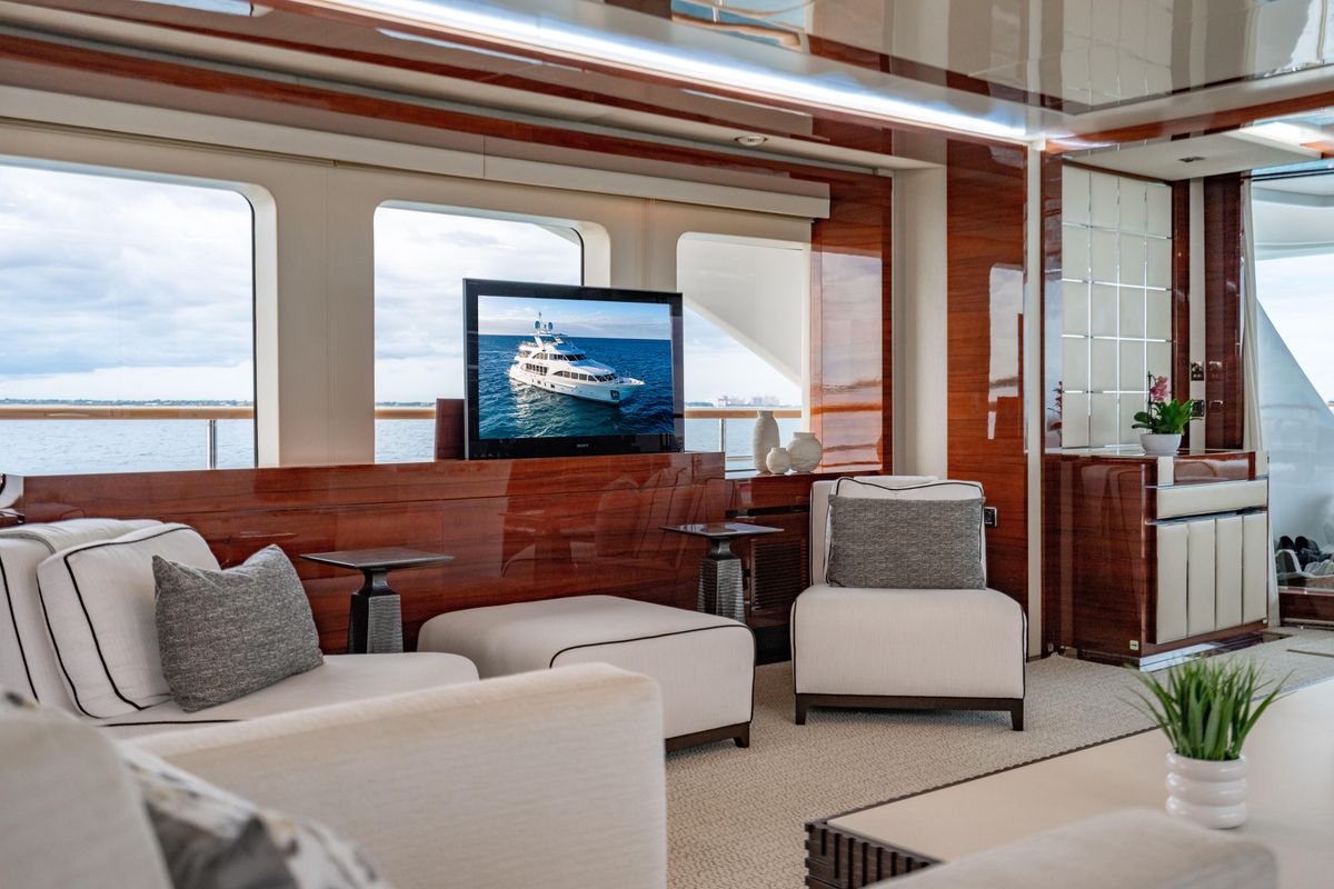 2011 Benetti 121 