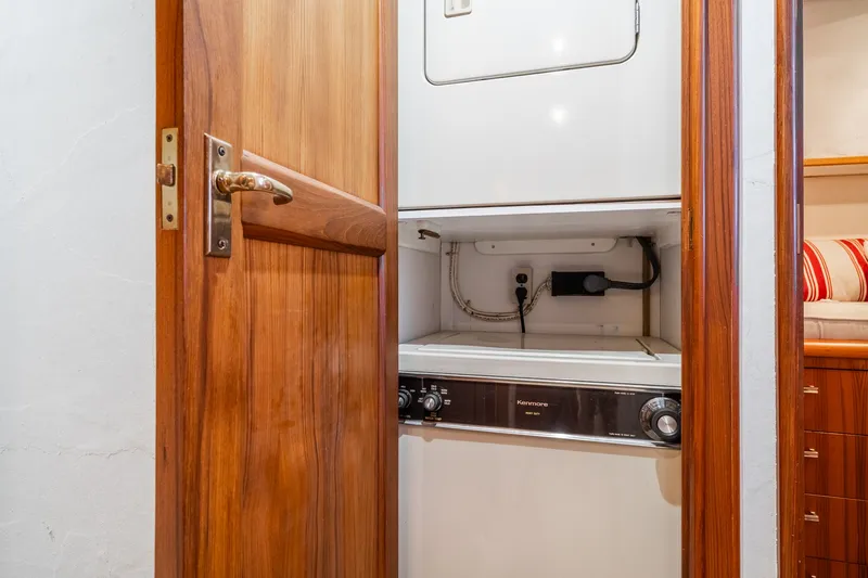 Desiderata Yacht Photos Pics 