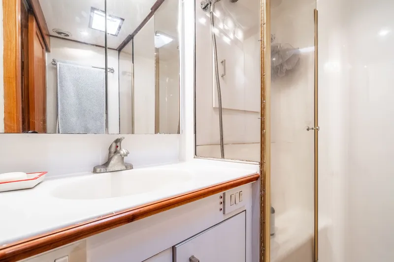 Desiderata Yacht Photos Pics 