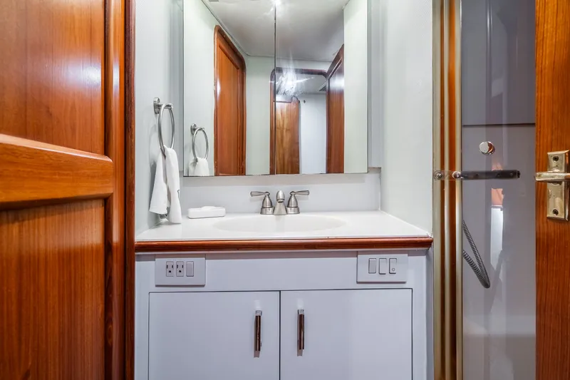 Desiderata Yacht Photos Pics 