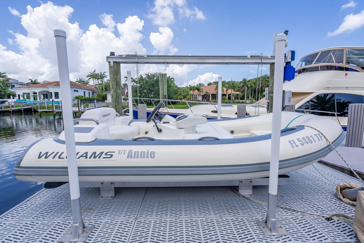 2019 Palm Beach Motor Yachts 55 