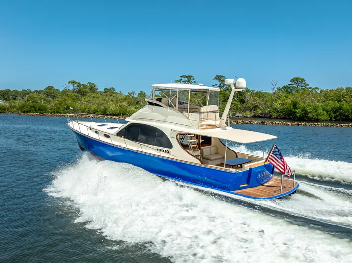 Annie Yacht Photos Pics 