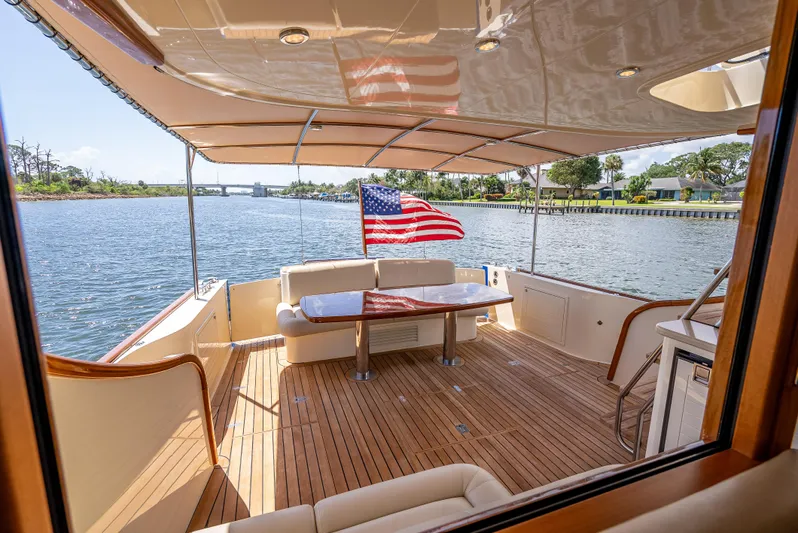 Annie Yacht Photos Pics 