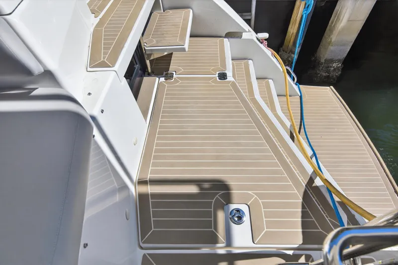  Yacht Photos Pics Leopard 50 yacht deck, 2021 model, featuring sleek design and modern fittings.