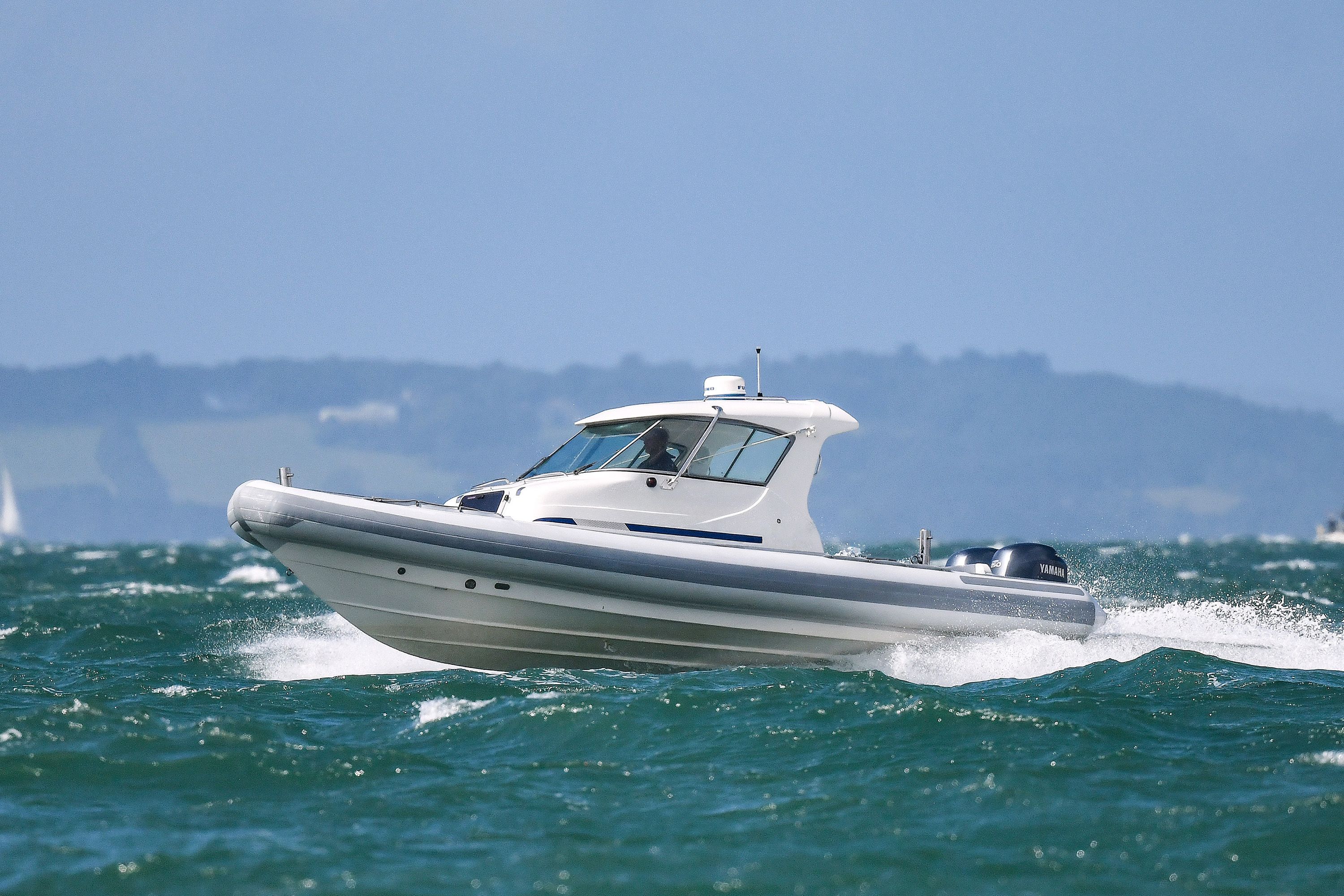 2002 Rayglass Protector Cabin 8.5