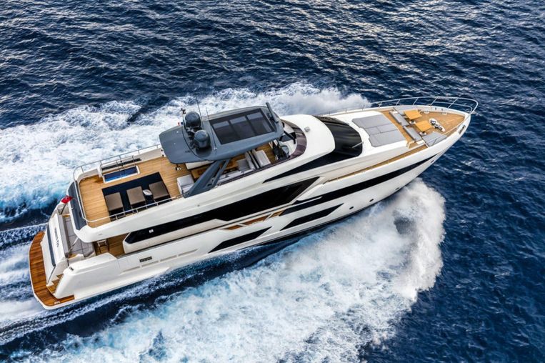 2020-93-6-ferretti-yachts-920