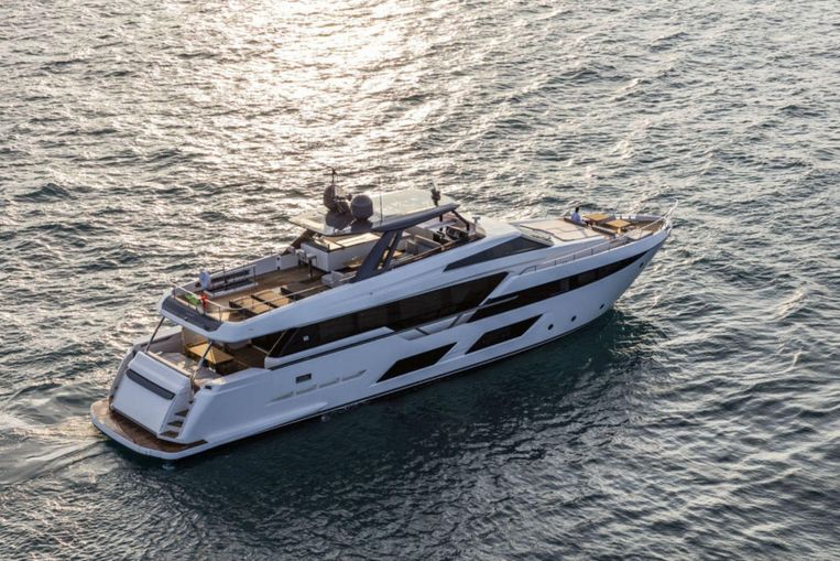 2020-93-6-ferretti-yachts-920