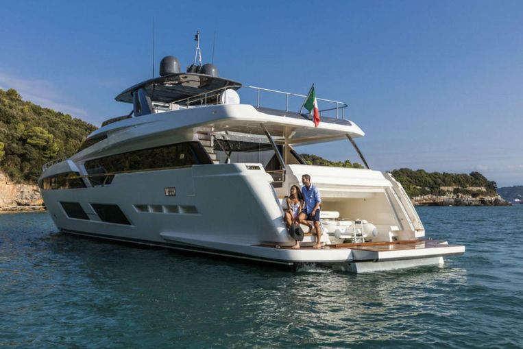 2020-93-6-ferretti-yachts-920