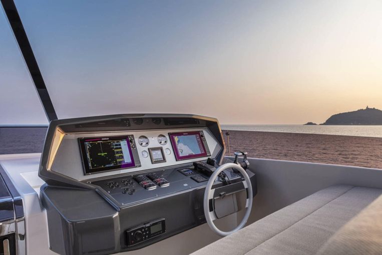 2020-93-6-ferretti-yachts-920
