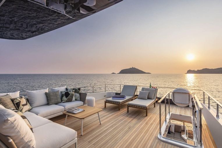 2020-93-6-ferretti-yachts-920