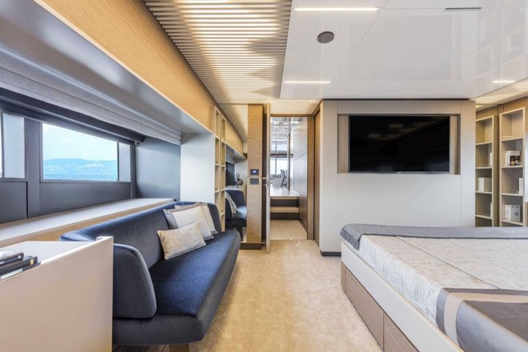 2020-93-6-ferretti-yachts-920