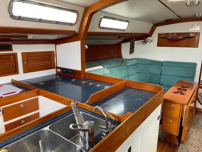 Condor Yacht Photos Pics Interior of 1996 J Boats J/160 sailboat with kitchen and seating area.