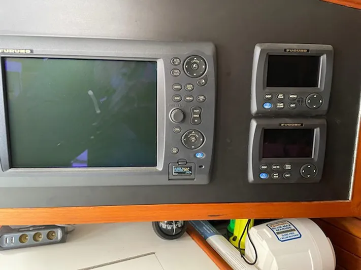 Condor Yacht Photos Pics Navigation equipment on a 1996 J Boats J/160 sailboat dashboard.