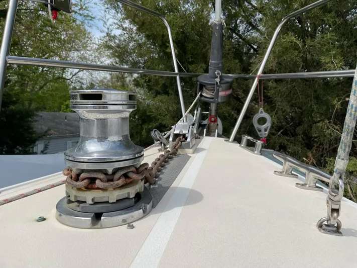 Condor Yacht Photos Pics Deck of 1996 J Boats J/160 sailboat with winch and chain detail.