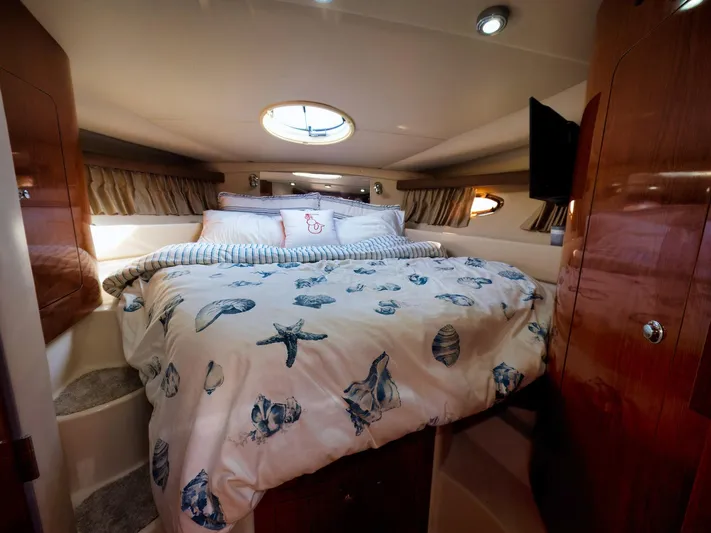 Syrenka Yacht Photos Pics Luxurious cabin interior of 2008 Regal Commodore 4060 yacht with cozy bedding.