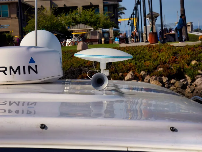 Syrenka Yacht Photos Pics Rooftop of 2008 Regal Commodore 4060 with Garmin marine radar and antenna.